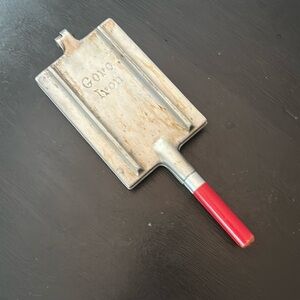 Pizzelle maker. Vintage 1940s – 50s.